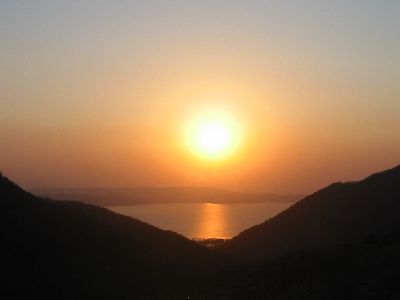御霊櫃峠から望む猪苗代湖の夕日
