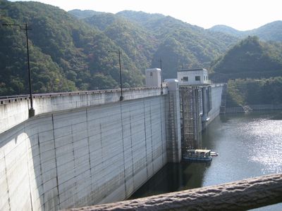 八田原ダム　湖側　選択取水設備