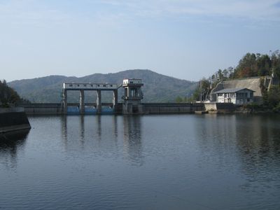 三川ダム　湖側