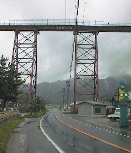 余部鉄橋と国道178号