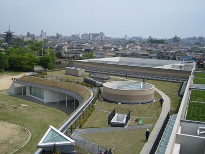 兵庫県立考古博物館　展望塔より屋上庭園