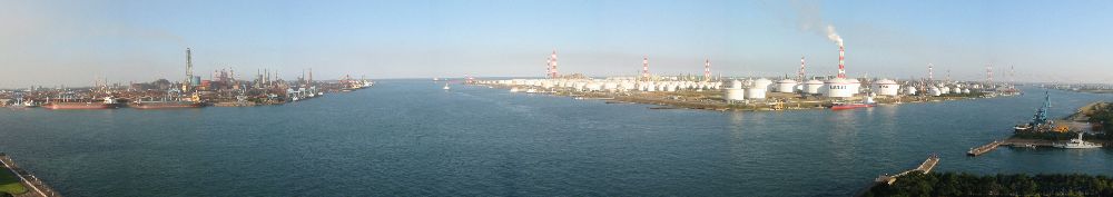 港公園展望塔から望む鹿島港