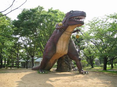八坂公園の恐竜　ティラノサウルス？