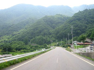 西野川の西岸を走る道　木曽町三岳倉本