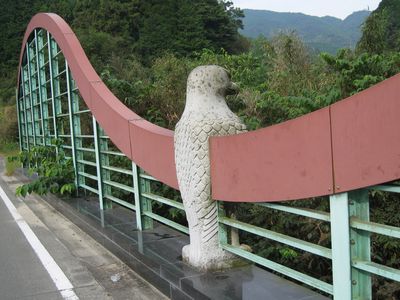 天神木橋/バード橋　鳥の石像　北側