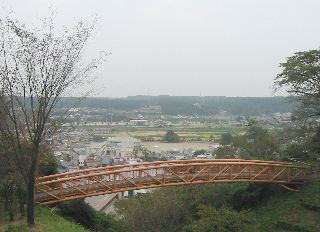 お丸山公園の遊歩道の橋