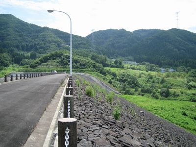 生居川ダム　下流側