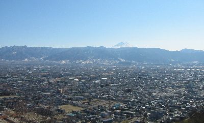 科学館屋上から富士山と甲府盆地を望む