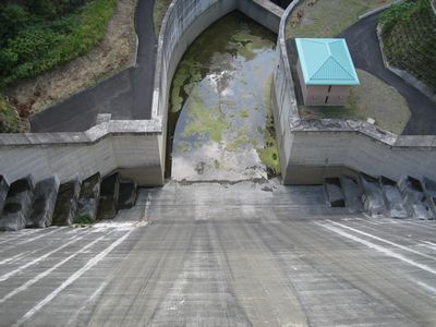 塩川ダム　下流側